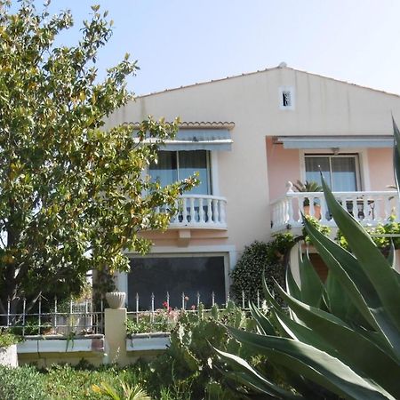 Rez De Chaussee Studio Climatise Dans Villa Aigues-Mortes Exteriör bild