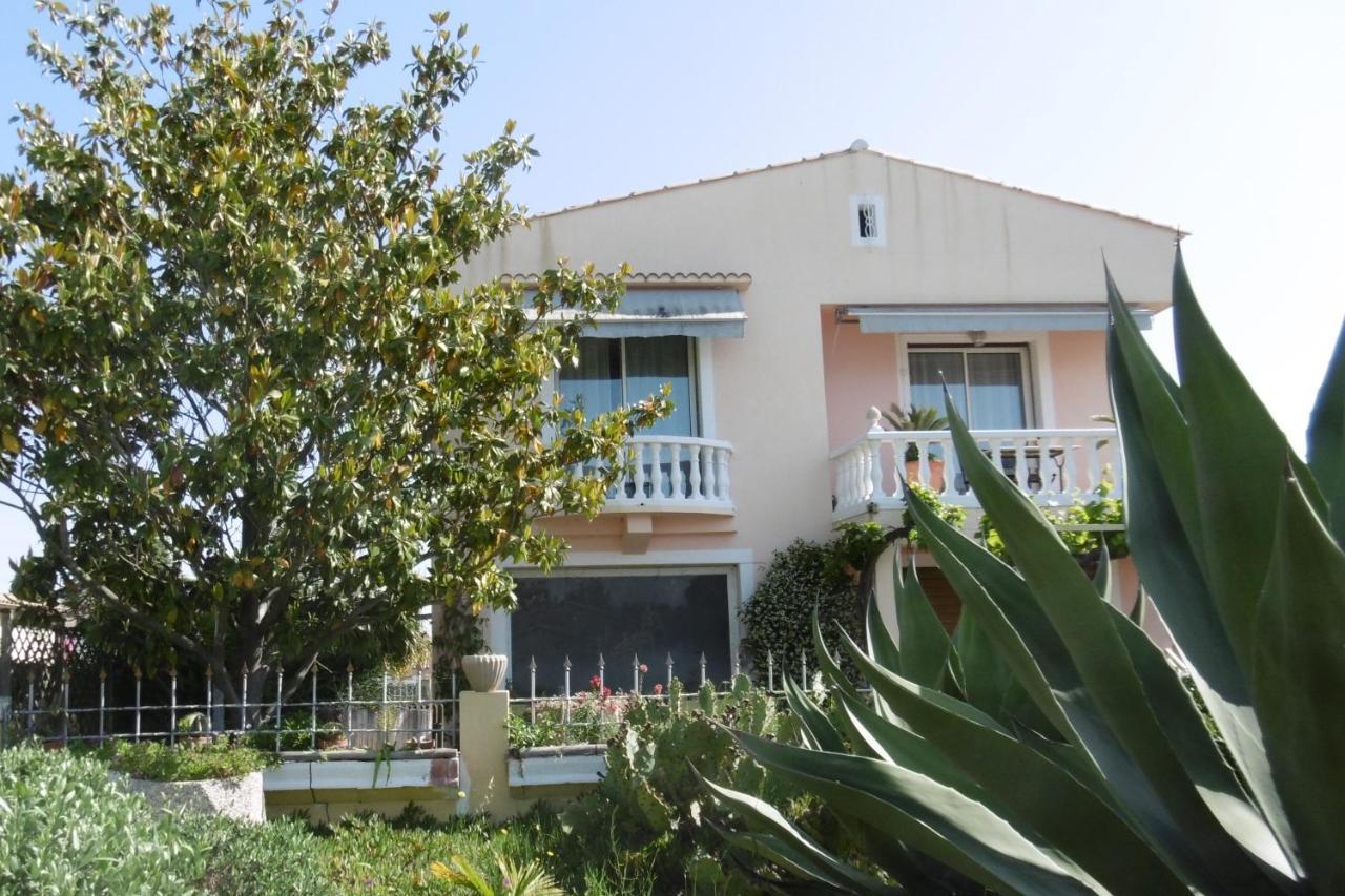 Rez De Chaussee Studio Climatise Dans Villa Aigues-Mortes Exteriör bild