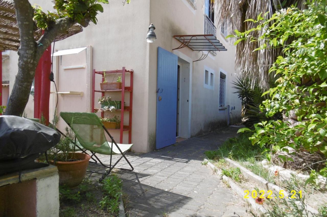 Rez De Chaussee Studio Climatise Dans Villa Aigues-Mortes Exteriör bild