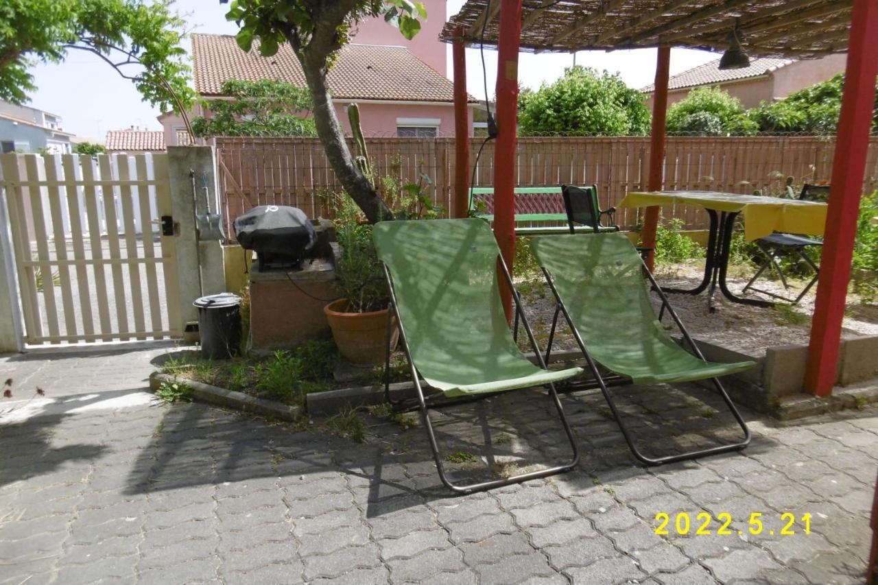 Rez De Chaussee Studio Climatise Dans Villa Aigues-Mortes Exteriör bild