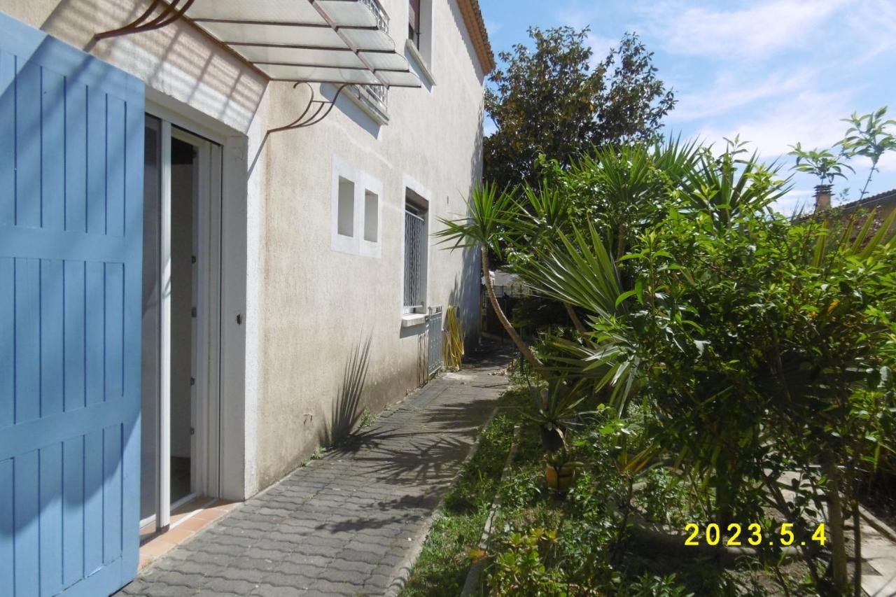 Rez De Chaussee Studio Climatise Dans Villa Aigues-Mortes Exteriör bild