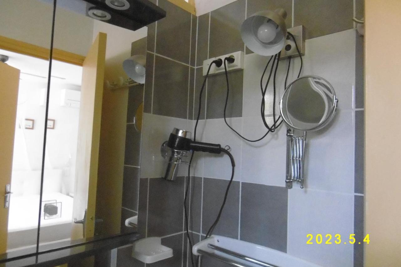Rez De Chaussee Studio Climatise Dans Villa Aigues-Mortes Exteriör bild
