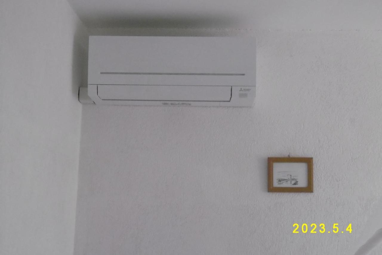 Rez De Chaussee Studio Climatise Dans Villa Aigues-Mortes Exteriör bild