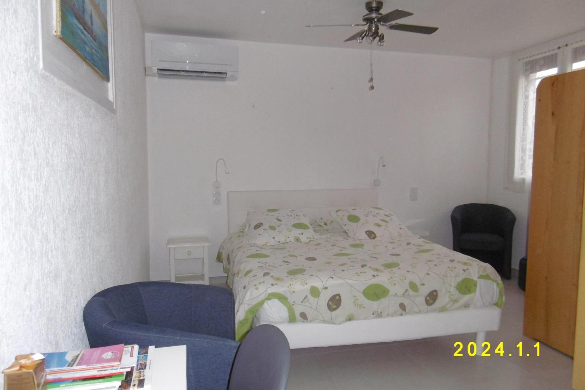 Rez De Chaussee Studio Climatise Dans Villa Aigues-Mortes Exteriör bild
